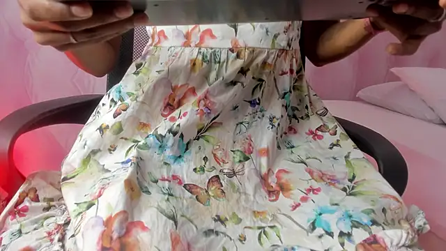 Snapshot of Hilary-banks chatting on January 31, 4:03 am Hilary-banks online show from January 31, 4:03 am