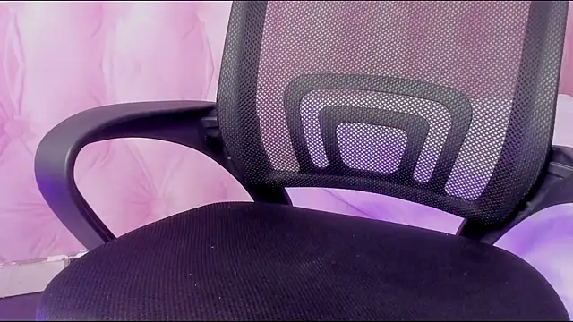 Snapshot of Hilary-banks chatting on February 7, 6:03 am Hilary-banks online show from February 7, 6:03 am