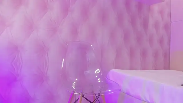 Snapshot of Hilary-banks chatting on February 28, 4:43 am Hilary-banks online show from February 28, 4:43 am