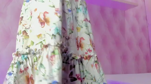 Snapshot of Hilary-banks chatting on March 4, 3:44 am Hilary-banks online show from March 4, 3:44 am