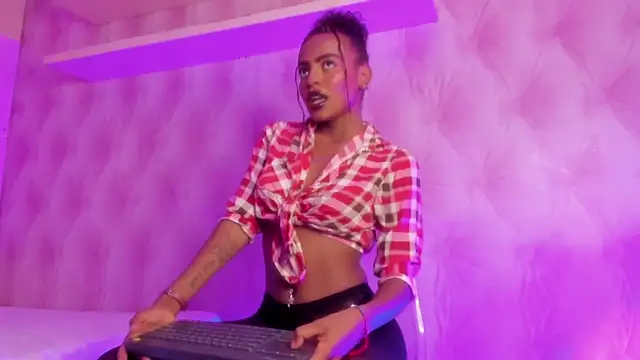 Snapshot of Hilary-banks chatting on March 7, 6:35 am Hilary-banks online show from March 7, 6:35 am