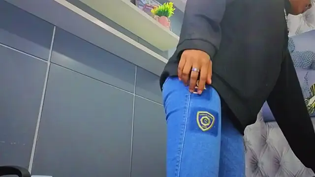 Snapshot of Hilary-banks chatting on September 11, 4:34 am Hilary-banks online show from September 11, 4:34 am