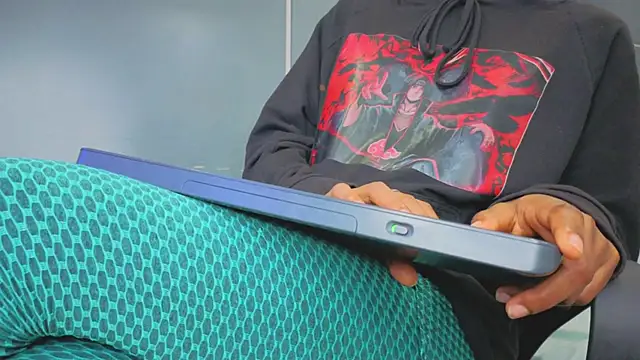 Snapshot of Hilary-banks chatting on September 28, 6:19 am Hilary-banks online show from September 28, 6:19 am