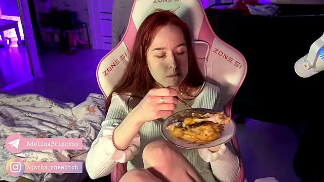 Snapshot of pearl_princess_ chatting on December 21, 2:30 am pearl princess online show from December 21, 2:30 am