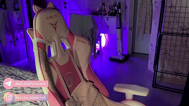 Snapshot of pearl_princess_ chatting on February 7, 3:23 am pearl princess online show from February 7, 3:23 am