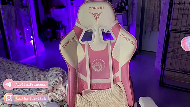 Snapshot of pearl_princess_ chatting on February 9, 1:11 am pearl princess online show from February 9, 1:11 am