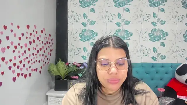 Snapshot of LindaBreeS chatting on February 6, 2:04 pm LindaBreeS online show from February 6, 2:04 pm