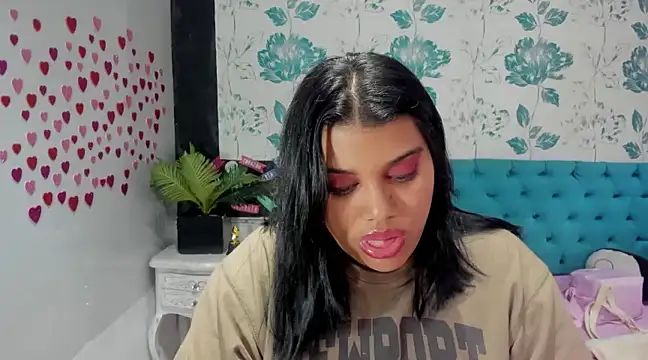 Snapshot of LindaBreeS chatting on February 6, 8:13 pm LindaBreeS online show from February 6, 8:13 pm