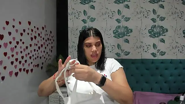 Snapshot of LindaBreeS chatting on February 11, 9:25 pm LindaBreeS online show from February 11, 9:25 pm