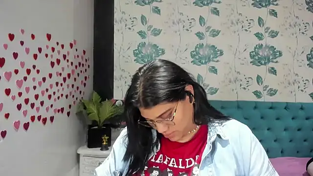 Snapshot of LindaBreeS chatting on February 13, 7:52 pm LindaBreeS online show from February 13, 7:52 pm