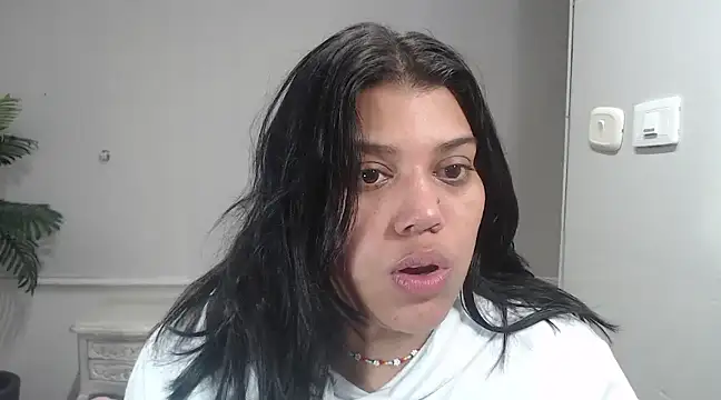 Snapshot of LindaBreeS chatting on February 17, 8:04 pm LindaBreeS online show from February 17, 8:04 pm