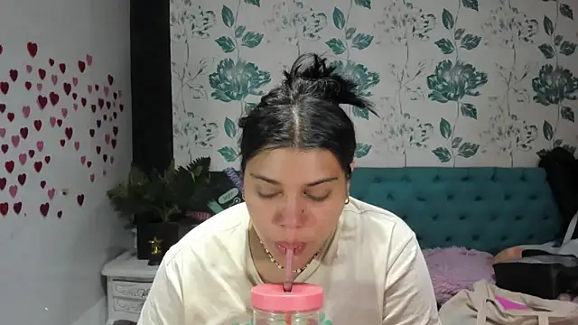 Snapshot of LindaBreeS chatting on March 13, 2:33 pm LindaBreeS online show from March 13, 2:33 pm