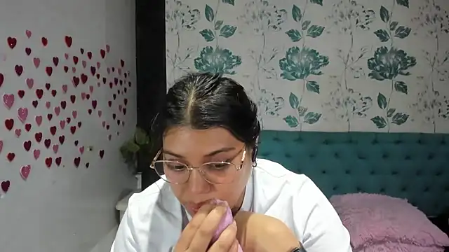 Snapshot of LindaBreeS chatting on March 16, 7:17 pm LindaBreeS online show from March 16, 7:17 pm