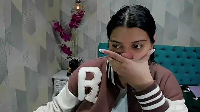 Snapshot of LindaBreeS chatting on October 4, 1:53 pm LindaBreeS online show from October 4, 1:53 pm