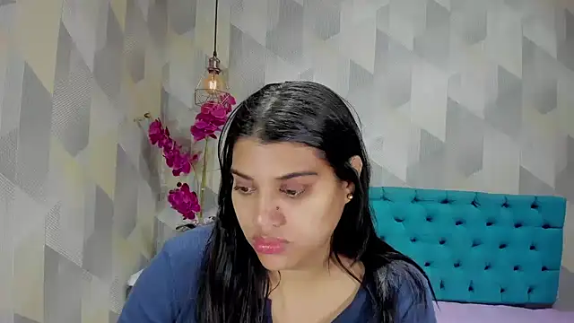 Snapshot of LindaBreeS chatting on October 31, 1:45 pm LindaBreeS online show from October 31, 1:45 pm