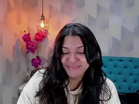 Snapshot of LindaBreeS chatting on November 22, 1:32 pm LindaBreeS online show from November 22, 1:32 pm