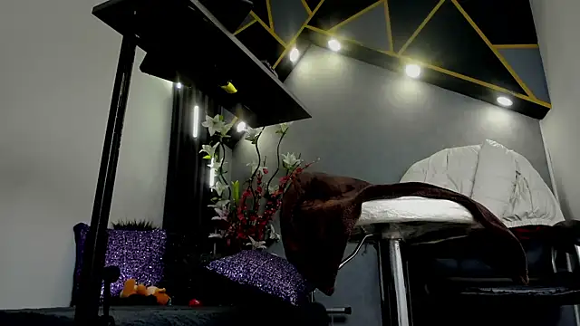 almma shy online show from February 7, 9:15 pm