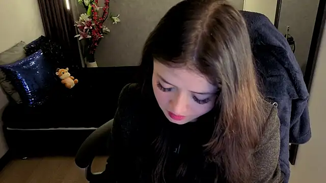 almma shy online show from September 22, 1:24 pm