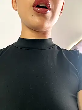 Snapshot of Nikothyna chatting on October 3, 7:22 pm Nikothyna online show from October 3, 7:22 pm