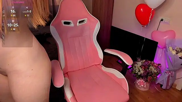 Snapshot of Jane_Paws chatting on February 10, 5:03 am Jane Paws online show from February 10, 5:03 am