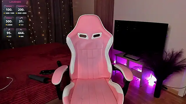 Snapshot of Jane_Paws chatting on November 10, 2:21 am Jane Paws online show from November 10, 2:21 am