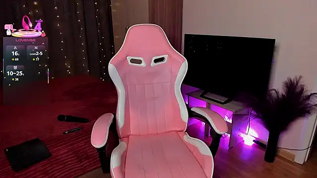 Snapshot of Jane_Paws chatting on November 11, 2:00 am Jane Paws online show from November 11, 2:00 am