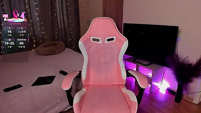 Snapshot of Jane_Paws chatting on December 1, 3:00 am Jane Paws online show from December 1, 3:00 am