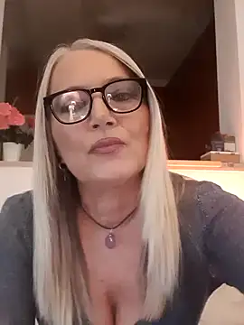 kikkastar online show from December 1, 8:09 pm