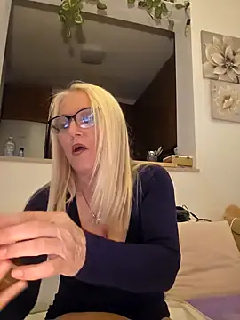 kikkastar online show from March 3, 7:28 pm