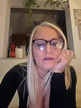 kikkastar online show from March 21, 8:40 pm