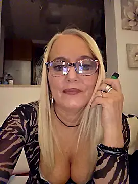 kikkastar online show from November 7, 9:59 pm