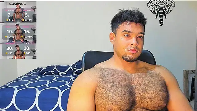 Snapshot of Big_furry_bear13 chatting on December 13, 4:33 am Big furry bear13 online show from December 13, 4:33 am