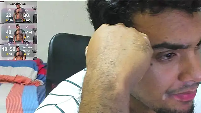 Snapshot of Big_furry_bear13 chatting on December 25, 8:18 am Big furry bear13 online show from December 25, 8:18 am