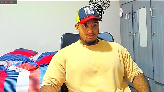 Snapshot of Big_furry_bear13 chatting on December 28, 5:12 am Big furry bear13 online show from December 28, 5:12 am