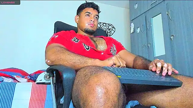 Snapshot of Big_furry_bear13 chatting on December 29, 7:06 am Big furry bear13 online show from December 29, 7:06 am