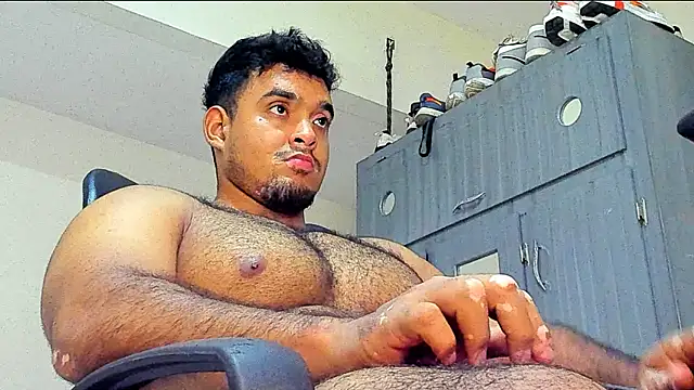 Snapshot of Big_furry_bear13 chatting on January 8, 5:05 am Big furry bear13 online show from January 8, 5:05 am