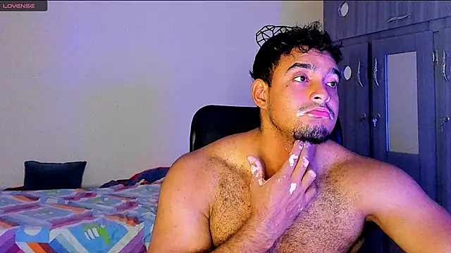 Snapshot of Big_furry_bear13 chatting on January 24, 6:14 am Big furry bear13 online show from January 24, 6:14 am