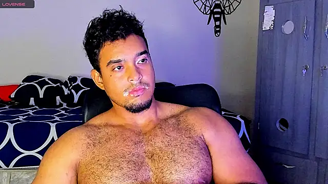 Snapshot of Big_furry_bear13 chatting on January 31, 9:16 am Big furry bear13 online show from January 31, 9:16 am