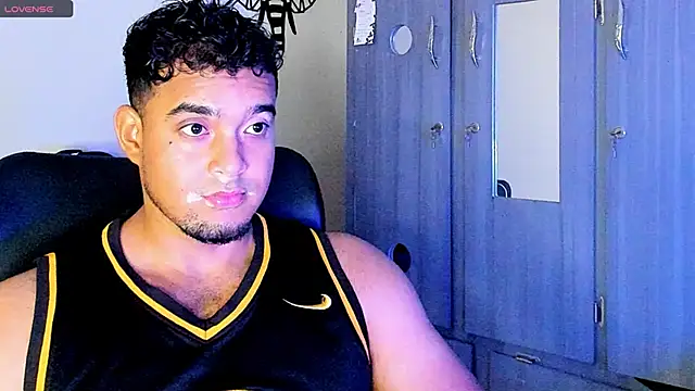 Snapshot of Big_furry_bear13 chatting on February 8, 6:22 am Big furry bear13 online show from February 8, 6:22 am