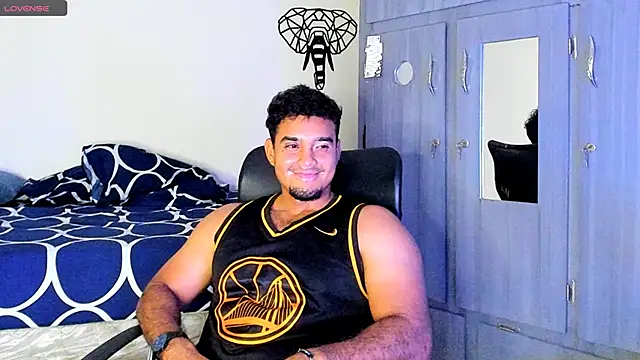 Snapshot of Big_furry_bear13 chatting on February 26, 7:53 am Big furry bear13 online show from February 26, 7:53 am