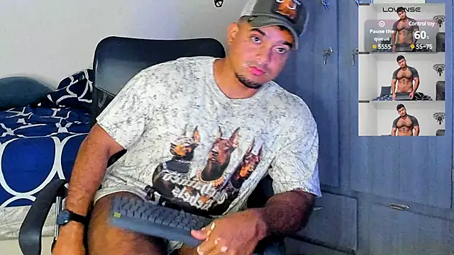 Snapshot of Big_furry_bear13 chatting on March 9, 9:57 am Big furry bear13 online show from March 9, 9:57 am