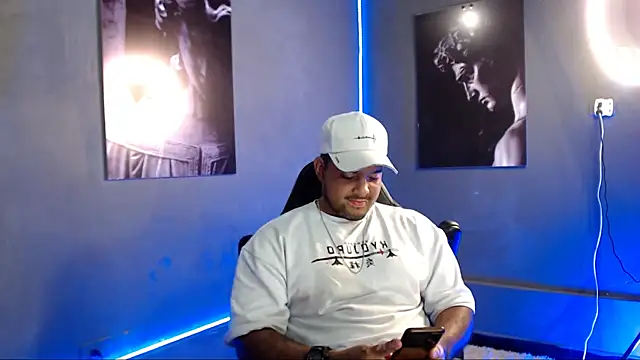 Snapshot of Big_furry_bear13 chatting on September 22, 5:09 am Big furry bear13 online show from September 22, 5:09 am