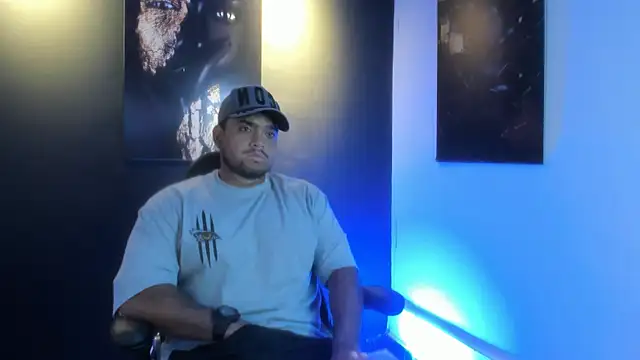 Snapshot of Big_furry_bear13 chatting on October 15, 5:18 am Big furry bear13 online show from October 15, 5:18 am