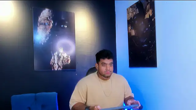 Snapshot of Big_furry_bear13 chatting on October 30, 4:58 am Big furry bear13 online show from October 30, 4:58 am