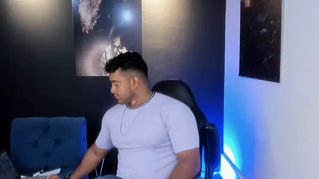 Snapshot of Big_furry_bear13 chatting on November 2, 10:56 pm Big furry bear13 online show from November 2, 10:56 pm