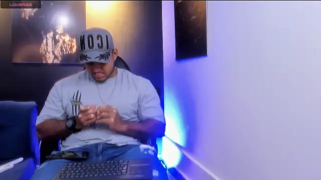 Snapshot of Big_furry_bear13 chatting on November 7, 7:30 am Big furry bear13 online show from November 7, 7:30 am