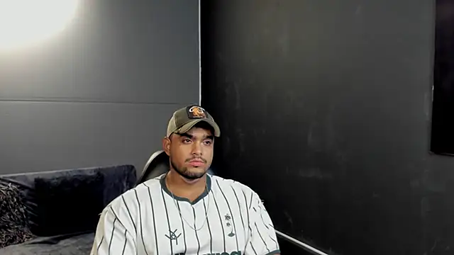 Snapshot of Big_furry_bear13 chatting on November 8, 12:27 pm Big furry bear13 online show from November 8, 12:27 pm