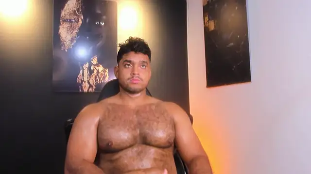 Snapshot of Big_furry_bear13 chatting on November 16, 5:35 am Big furry bear13 online show from November 16, 5:35 am