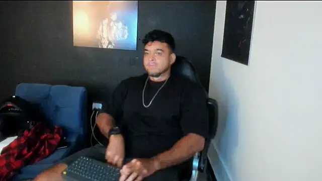 Snapshot of Big_furry_bear13 chatting on November 20, 12:38 pm Big furry bear13 online show from November 20, 12:38 pm