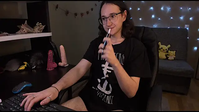 Snapshot of zackstivens chatting on January 6, 10:26 pm zackstivens online show from January 6, 10:26 pm